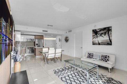 Condo in Doral, Florida, 2 bedrooms  № 2352936 - photo 5