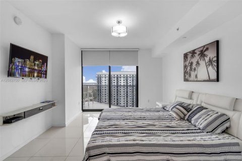 Condo in Doral, Florida, 2 bedrooms  № 2352936 - photo 17