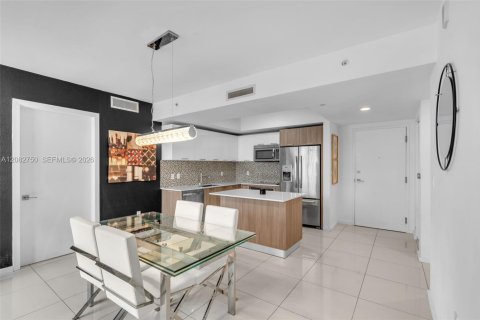 Condo in Doral, Florida, 2 bedrooms  № 2352936 - photo 10