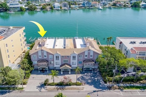 Adosado en venta en Clearwater, Florida, 3 dormitorios, 210.8 m2 № 1719106 - foto 1