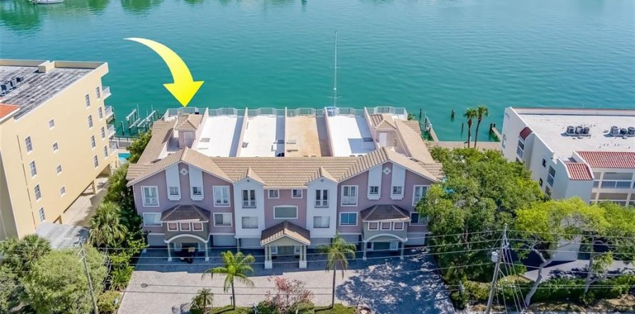 Adosado en Clearwater, Florida 3 dormitorios, 210.8 m2 № 1719106