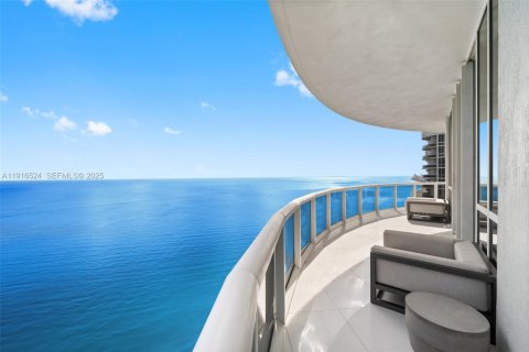 Купить кондоминиум в Санни-Айлс-Бич, Флорида 3 спальни, 257.15м2, № 1970931 - фото 30