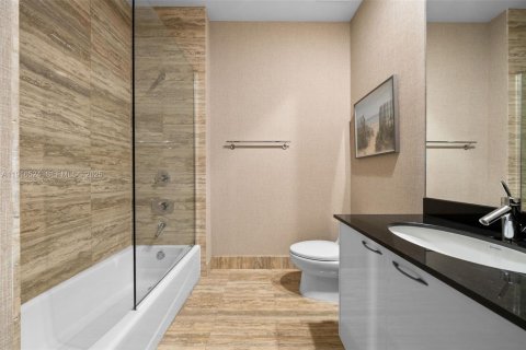 Купить кондоминиум в Санни-Айлс-Бич, Флорида 3 спальни, 257.15м2, № 1970931 - фото 28