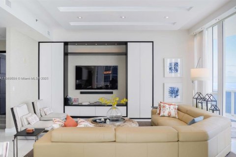 Купить кондоминиум в Санни-Айлс-Бич, Флорида 3 спальни, 257.15м2, № 1970931 - фото 2