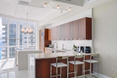 Купить кондоминиум в Санни-Айлс-Бич, Флорида 3 спальни, 257.15м2, № 1970931 - фото 6