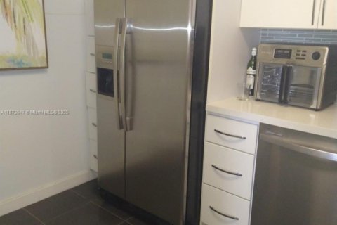 Condominio en venta en Surfside, Florida, 1 dormitorio, 89.37 m2 № 1928161 - foto 7