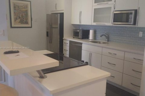 Condominio en venta en Surfside, Florida, 1 dormitorio, 89.37 m2 № 1928161 - foto 20