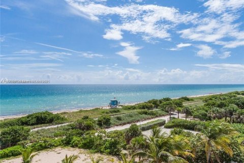 Condominio en venta en Surfside, Florida, 1 dormitorio, 89.37 m2 № 1928161 - foto 1