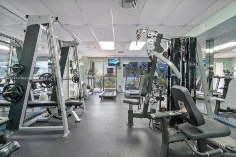Condominio en venta en Surfside, Florida, 1 dormitorio, 89.37 m2 № 1928161 - foto 17