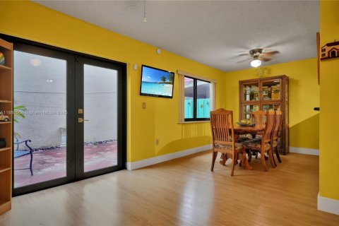 Condominio en venta en Sweetwater, Florida, 3 dormitorios, 151.99 m2 № 1925358 - foto 14