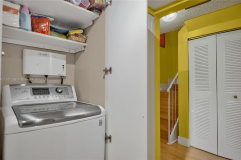 Condominio en venta en Sweetwater, Florida, 3 dormitorios, 151.99 m2 № 1925358 - foto 19