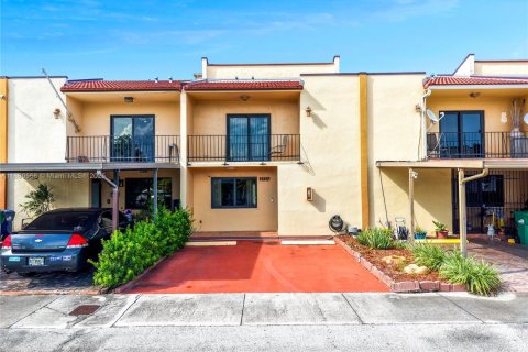 Condominio en venta en Sweetwater, Florida, 3 dormitorios, 151.99 m2 № 1925358 - foto 2