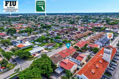Condominio en venta en Sweetwater, Florida, 3 dormitorios, 151.99 m2 № 1925358 - foto 4
