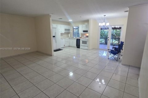 Villa ou maison à louer à Miami Lakes, Floride: 3 chambres, 148.64 m2 № 2418219 - photo 14