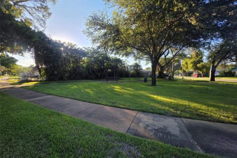 Villa ou maison à louer à Miami Lakes, Floride: 3 chambres, 148.64 m2 № 2418219 - photo 23