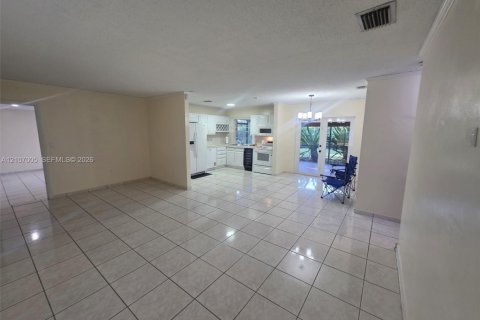 Villa ou maison à louer à Miami Lakes, Floride: 3 chambres, 148.64 m2 № 2418219 - photo 13