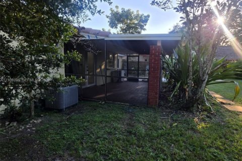 Villa ou maison à louer à Miami Lakes, Floride: 3 chambres, 148.64 m2 № 2418219 - photo 26