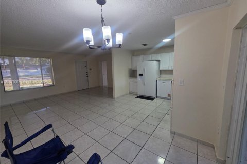 Villa ou maison à louer à Miami Lakes, Floride: 3 chambres, 148.64 m2 № 2418219 - photo 10