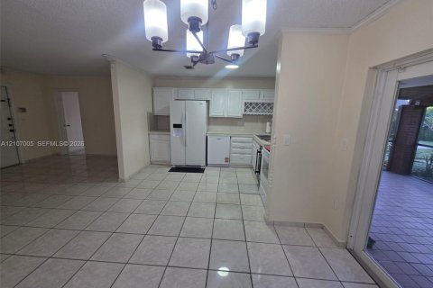 Villa ou maison à louer à Miami Lakes, Floride: 3 chambres, 148.64 m2 № 2418219 - photo 11