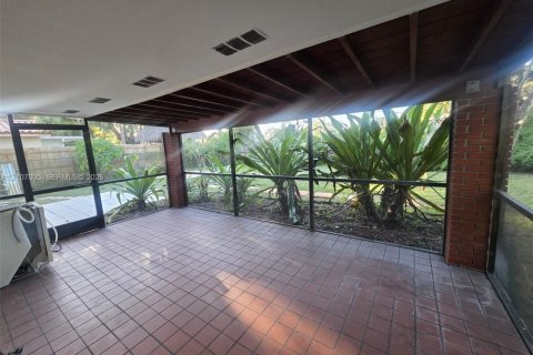 Villa ou maison à louer à Miami Lakes, Floride: 3 chambres, 148.64 m2 № 2418219 - photo 9