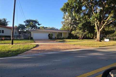 Villa ou maison à louer à Miami Lakes, Floride: 3 chambres, 148.64 m2 № 2418219 - photo 3