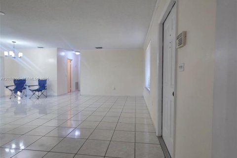 Villa ou maison à louer à Miami Lakes, Floride: 3 chambres, 148.64 m2 № 2418219 - photo 21