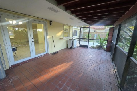 Villa ou maison à louer à Miami Lakes, Floride: 3 chambres, 148.64 m2 № 2418219 - photo 8
