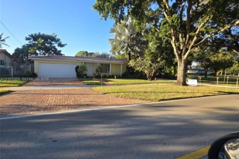 Villa ou maison à louer à Miami Lakes, Floride: 3 chambres, 148.64 m2 № 2418219 - photo 2