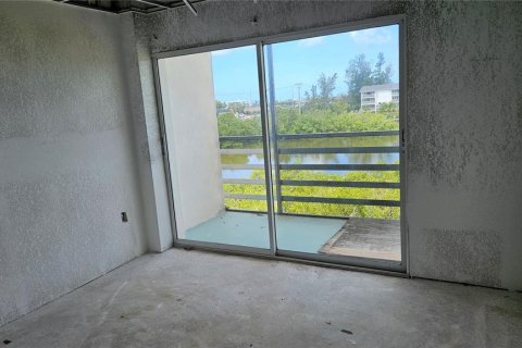 Propiedad comercial en venta en Englewood, Florida, 85.56 m2 № 2206501 - foto 12