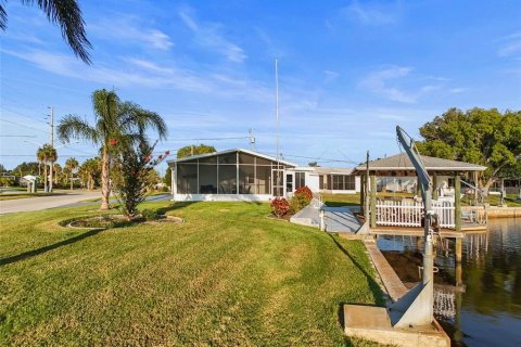 House in Hudson, Florida 2 bedrooms, 146.04 sq.m. № 1602153 - photo 9