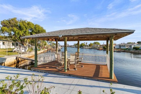 House in Hudson, Florida 2 bedrooms, 146.04 sq.m. № 1602153 - photo 11