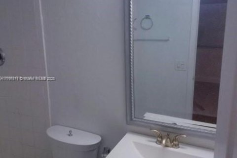 Condo in Miami, Florida, 2 bedrooms  № 1874670 - photo 3