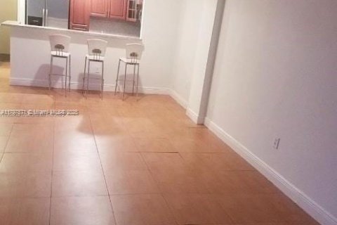 Condo in Miami, Florida, 2 bedrooms  № 1874670 - photo 6