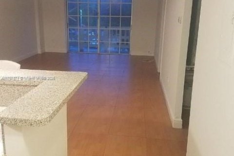 Condo in Miami, Florida, 2 bedrooms  № 1874670 - photo 7