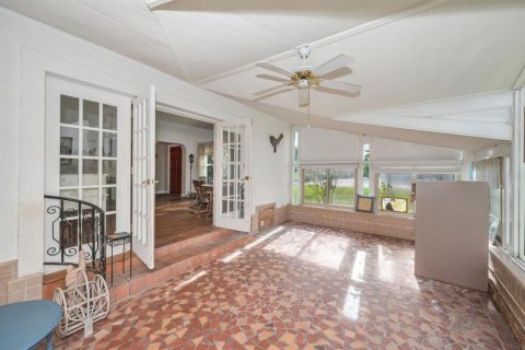 House in Redington Beach, Florida 5 bedrooms, 359.07 sq.m. № 1847103 - photo 28