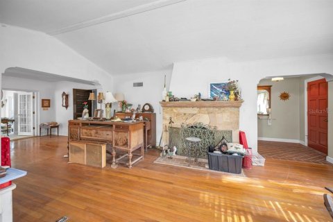 House in Redington Beach, Florida 5 bedrooms, 359.07 sq.m. № 1847103 - photo 22
