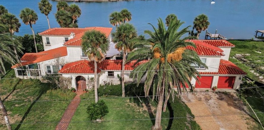 House in Redington Beach, Florida 5 bedrooms, 359.07 sq.m. № 1847103