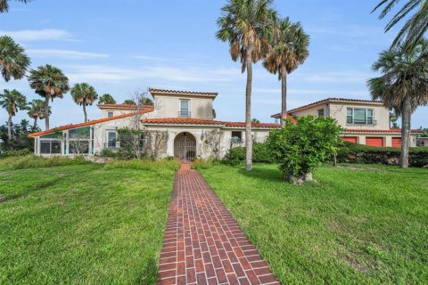 House in Redington Beach, Florida 5 bedrooms, 359.07 sq.m. № 1847103 - photo 8