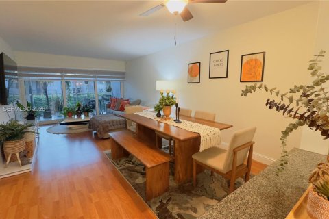 Condo in Plantation, Florida, 2 bedrooms  № 2043982 - photo 9