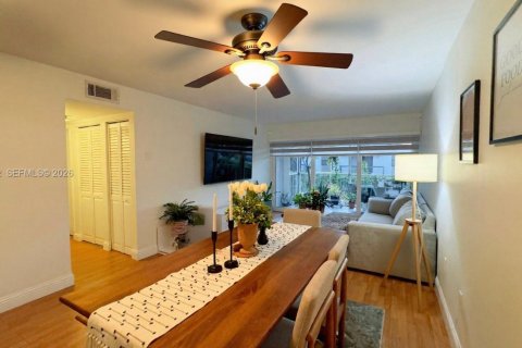 Condo in Plantation, Florida, 2 bedrooms  № 2043982 - photo 3