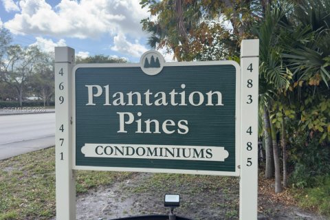 Condo in Plantation, Florida, 2 bedrooms  № 2043982 - photo 22