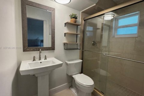 Condo in Plantation, Florida, 2 bedrooms  № 2043982 - photo 16