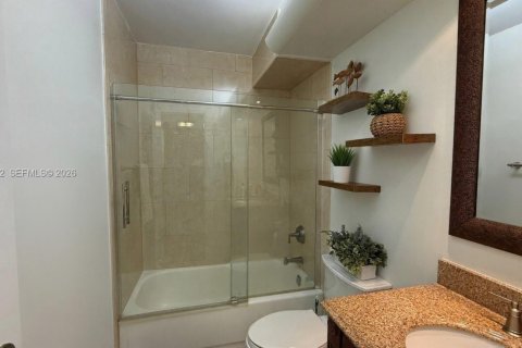 Condo in Plantation, Florida, 2 bedrooms  № 2043982 - photo 14