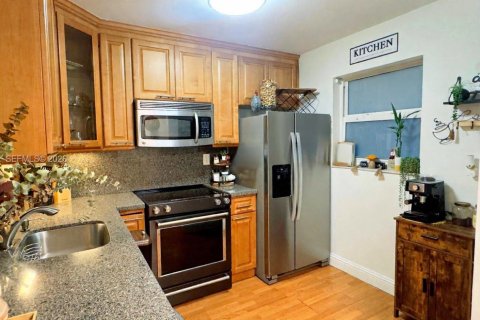 Condo in Plantation, Florida, 2 bedrooms  № 2043982 - photo 11