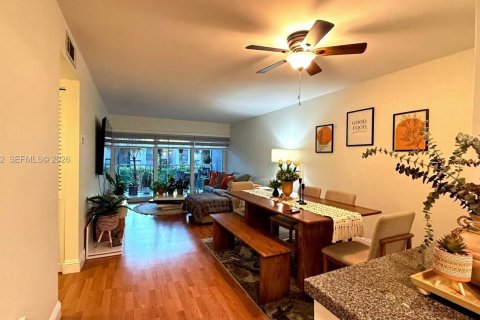 Condo in Plantation, Florida, 2 bedrooms  № 2043982 - photo 6