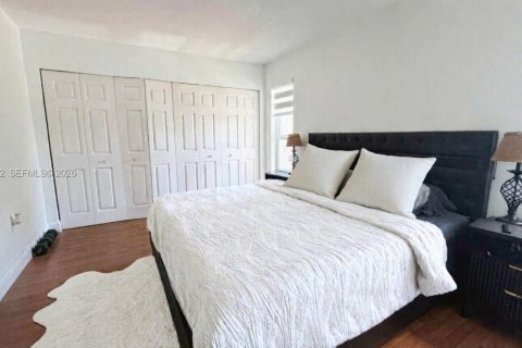 Condo in Plantation, Florida, 2 bedrooms  № 2043982 - photo 13