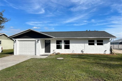 House in Port Charlotte, Florida 2 bedrooms, 91.14 sq.m. № 1810325 - photo 1