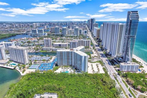Copropriété à louer à Sunny Isles Beach, Floride: 1 chambre, 92.07 m2 № 1995763 - photo 2