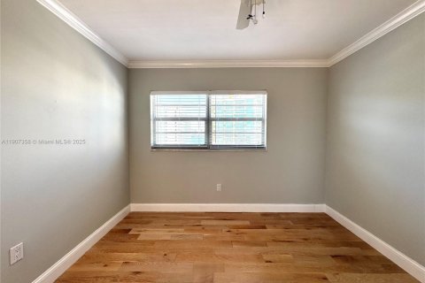 Condo in Miami Beach, Florida, 2 bedrooms № 1964252 - photo 17