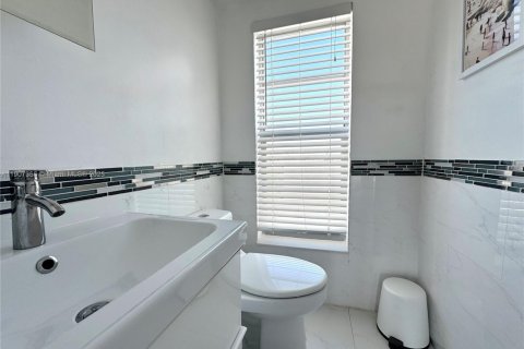 Condo in Miami Beach, Florida, 2 bedrooms № 1964252 - photo 20